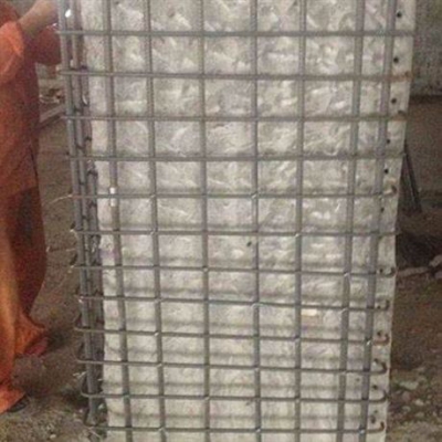 在外包鋼加固梁柱時，當(dāng)梁柱有彎曲不平整時是否須要處理？如何加固處理？