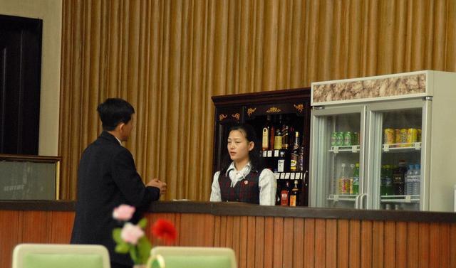 平壤酒店里的另一種風景 高顏值高學歷的女服務員們